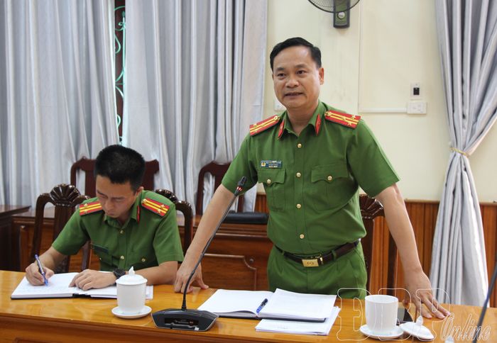 Lãnh đạo Phòng Cảnh sát Phòng cháy chữa cháy và cứu nạn, cứu hộ, Công an tỉnh giới thiệu nội dung cơ bản của dự thảo.