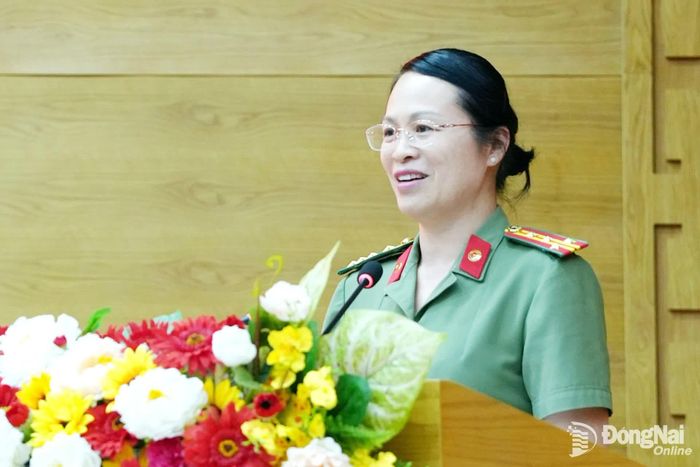 Đại tá Phạm Hồng Chính, Trưởng phòng An ninh chính trị nội bộ Công an thành phố Đồng Nai phát biểu tại hội nghị. Ảnh: CATP