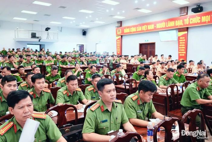 Cán bộ, chiến sĩ Công an thành phố tham dự hội nghị ngày 11-5. Ảnh: CATP