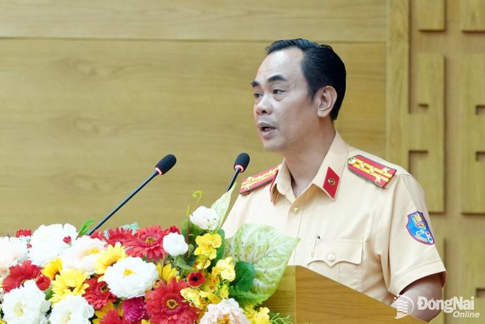 Đại tá Trần Trọng Thủy, Trưởng phòng Cảnh sát giao thông Công an thành phố báo cáo tại hội nghị. Ảnh: CATP
