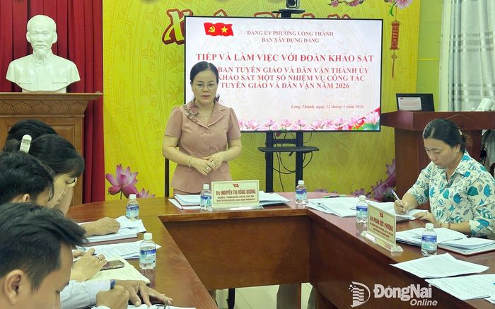 Đoàn công tác Ban Tuyên giáo và Dân vận Thành ủy làm việc với Ban Xây dựng Đảng, Đảng ủy phường Long Thành. Ảnh: Đào Nga