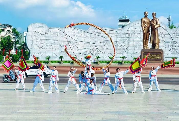  Bài biểu diễn của CLB taekwondo Phước Mỹ được đầu tư công phu, kết hợp hài hòa giữa kỹ thuật võ thuật, âm nhạc. Ảnh: ĐVCC 