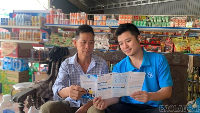 Bảo hiểm xã hội cơ sở Lục Yên ra quân tuyên truyền, vận động người dân tham gia bảo hiểm xã hội tự nguyện, bảo hiểm y tế.