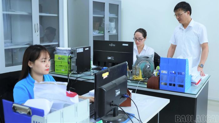 Bảo hiểm xã hội cơ sở Lục Yên đẩy mạnh ứng dụng công nghệ thông tin, chuyển đổi số để nâng cao chất lượng phục vụ người dân.