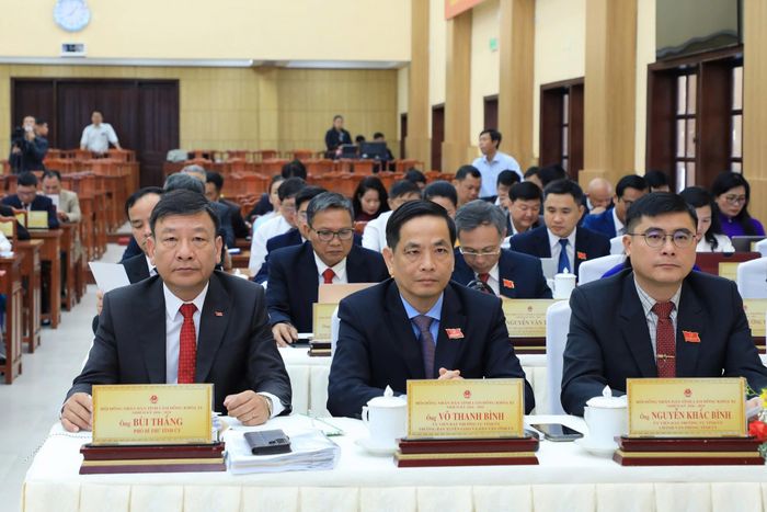 Phó Bí thư Tỉnh ủy Lâm Đồng Bùi Thắng và các đại biểu dự Kỳ họp thứ hai, HĐND tỉnh khóa XI