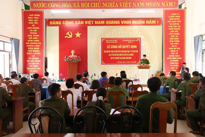 Các đại biểu tham dự lễ ra mắt cơ sở cai nghiện ma túy tự nguyện tại gia đình, cộng đồng