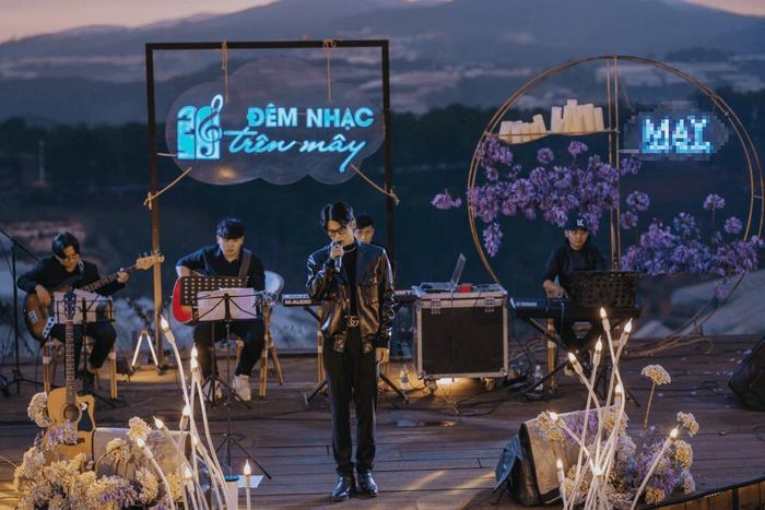 Mô hình “Nghe nhạc trên mây” vào khung giờ chiều hoàng hôn lãng mạn