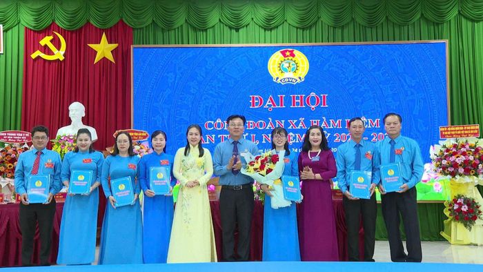 Ra mắt Ban Chấp hành Công đoàn xã Hàm Liêm
