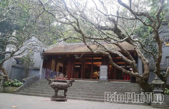Đền Giếng, nơi Chủ tịch Hồ Chí Minh nói chuyện với cán bộ, chiến sỹ Đại đoàn Quân Tiên phong vào ngày 19/9/1954, trước khi về tiếp quản Thủ đô.