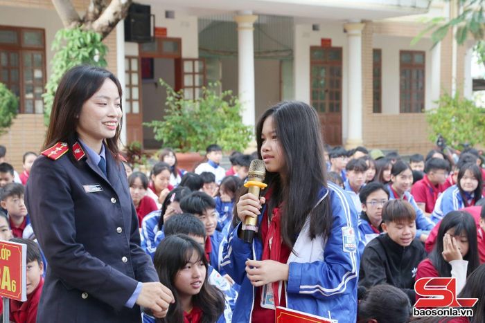 Viện Kiểm sát nhân dân khu vực I phối hợp tuyên truyền phòng chống ma túy cho học sinh Trường THCS Tô Hiệu, phường Chiềng Cơi.