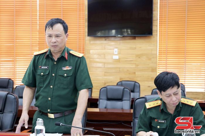 Trường đoàn công tác Quân khu 2 phát biểu tại cuộc làm việc.