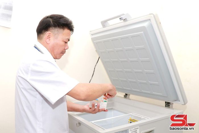 Các trạm y tế xã, phường được trang bị tủ vắc-xin.