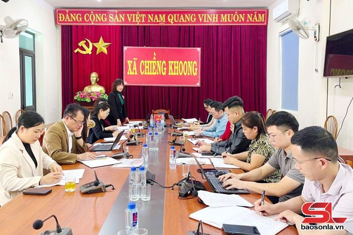 Trung tâm Kiểm soát bệnh tật tỉnh họp triển khai hoạt động y tế dự phòng, công tác tiêm chủng tại xã Chiềng Khoong.