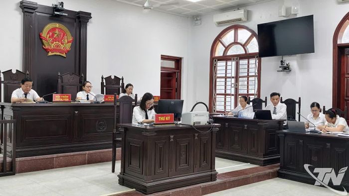 Các luật sư tham gia một phiên tòa xét xử vụ án hình sự.
