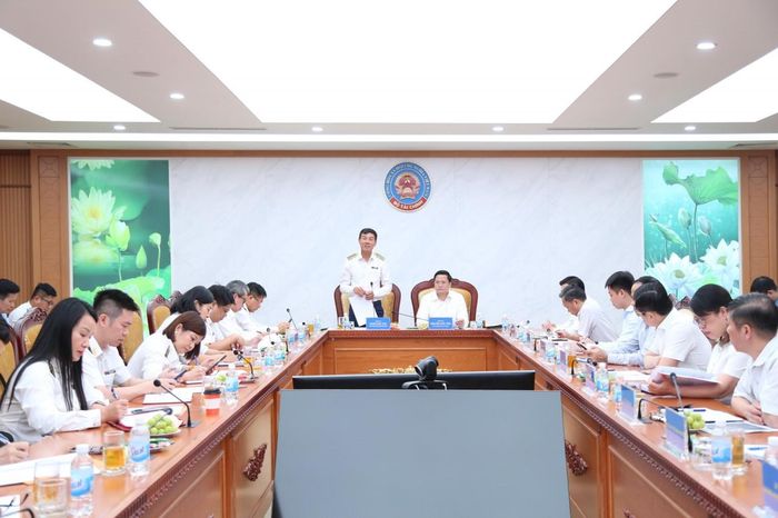 Phó Tổng Kiểm toán Nhà nước Doãn Anh Thơ giao nhiệm vụ cho Đoàn kiểm toán. Ảnh: Đức Minh