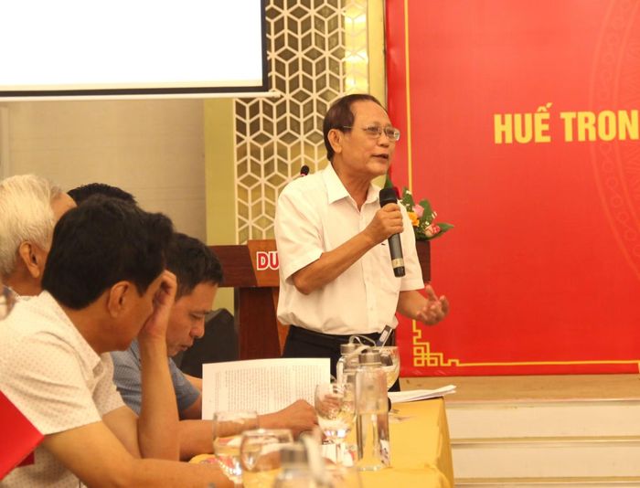 PGS.TS Nguyễn Văn Mạnh, Khoa Lịch sử, Trường Đại học Khoa học, Đại học Huế trình bày tham luận tại Hội thảo.