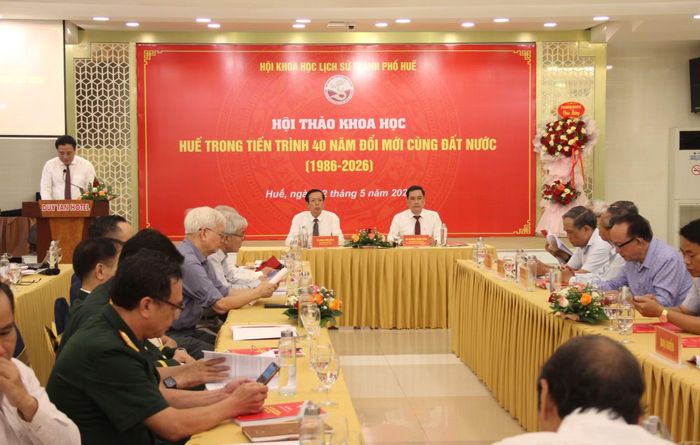 Hội thảo khoa học “Huế trong tiến trình 40 năm đổi mới cùng đất nước”.