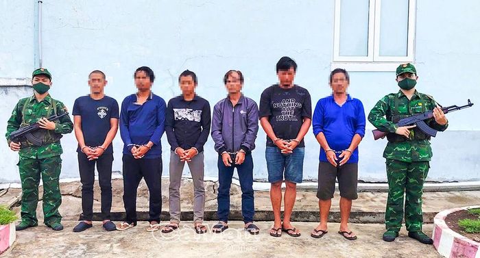 Tại Đồn Biên phòng Hòn Chuối, các thuyền viên trên tàu cá BT 93977 TS thừa nhận hành vi tàng trữ, sử dụng trái phép chất ma tuý.