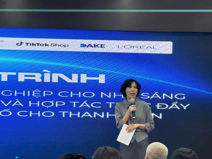Bà Lại Việt Anh, Phó Cục trưởng Cục Thương mại điện tử và Kinh tế số (Bộ Công Thương).