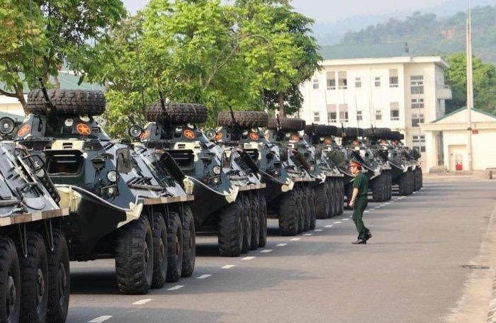 Đoàn công tác Bộ Quốc phòng kiểm tra đột xuất thực hành báo động sẵn sàng chiến đấu tại Tiểu đoàn Thiết giáp (Bộ Tư lệnh Thủ đô Hà Nội). Ảnh Hải Yến