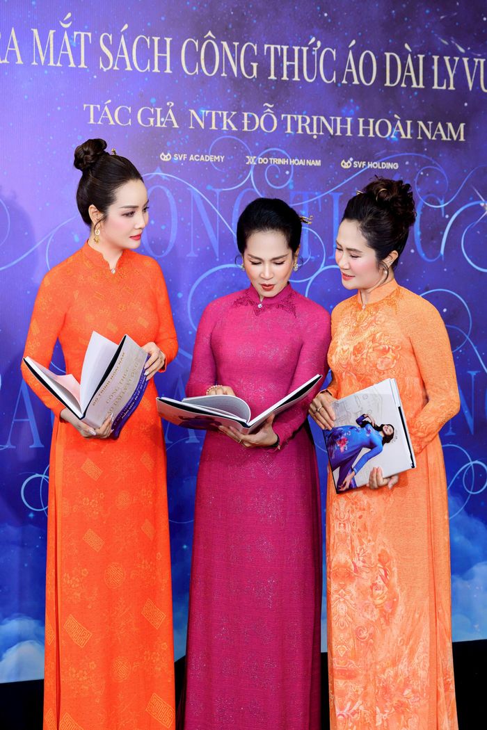 Các thế hệ nghệ sĩ Việt trong tà áo dài. Ảnh: Hoài Ngọc