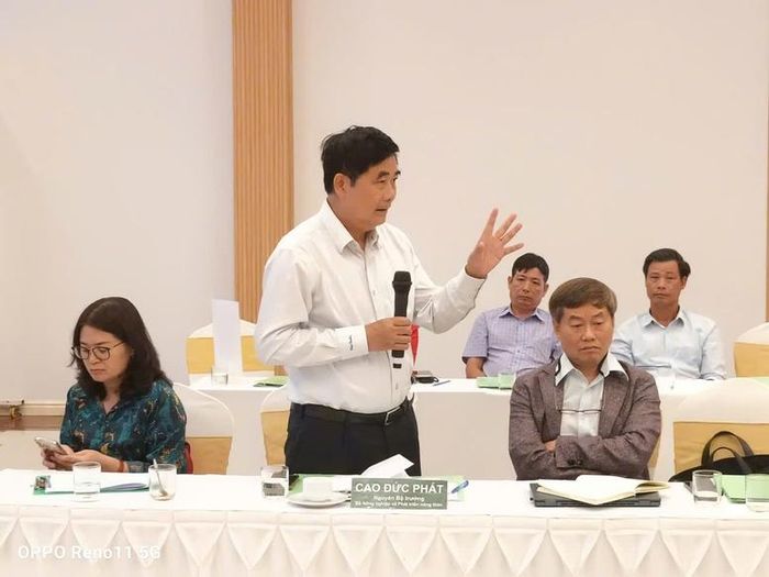 Nguyên Bộ trưởng Bộ Nông nghiệp và Phát triển nông thôn Cao Đức Phát trao đổi tại hội thảo - Ảnh: VGP/LS