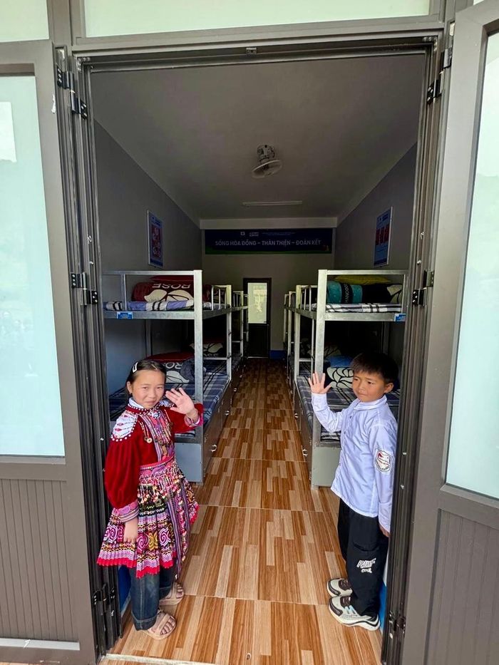 Khu bán trú được xây dựng khang trang, sạch sẽ.