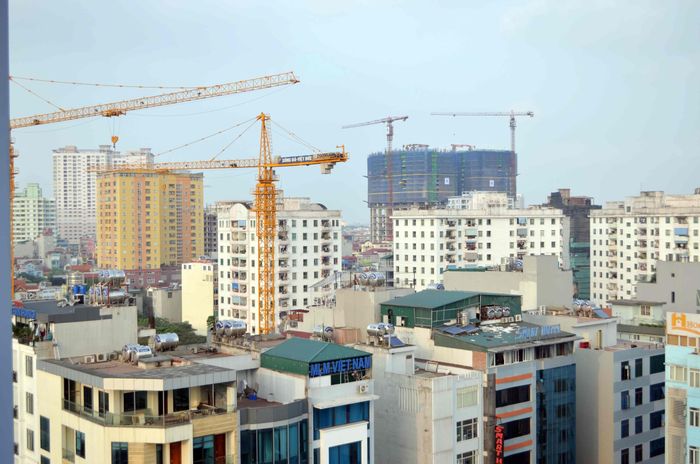 Các dự án bất động sản đa dạng, nguồn cung lớn song người mua khó tiếp cận do giá cao. Ảnh: Nguyễn Lộc