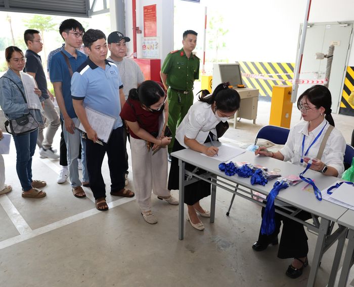Số căn hộ nhà ở xã hội vẫn quá ít ỏi so với nhu cầu của người dân có điều kiện kinh tế còn khó khăn. Ảnh: Văn Phúc