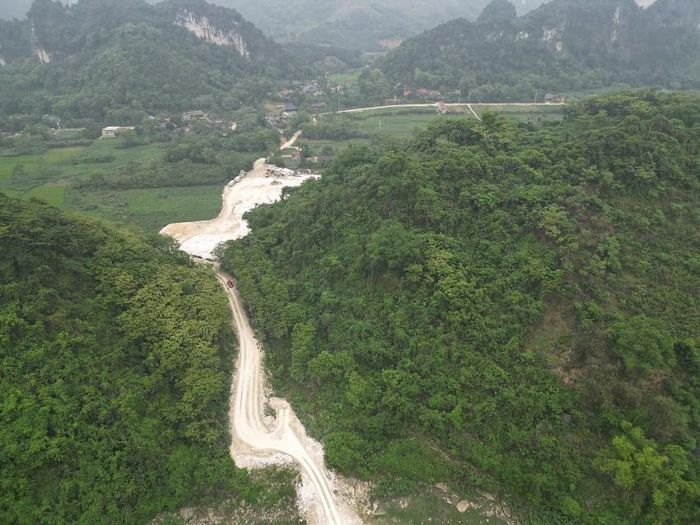 Bãi tập kết sử dụng khoảng 1,2ha đất nông nghiệp chưa hoàn thiện các thủ tục chuyển nhượng quyền sử dụng đất.