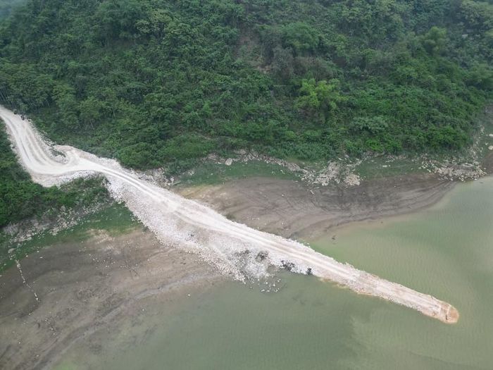 Cùng với đó là một bến thủy nội địa có diện tích khoảng 18.000 m2 cũng chưa được cấp giấy phép hoạt động.