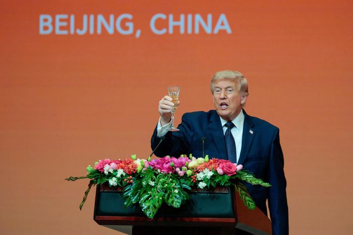  Tổng thống Mỹ Donald Trump đã nâng ly ca ngợi mối quan hệ gần gũi và mang tính lịch sử giữa Mỹ và Trung Quốc. Ảnh: Reuters. 