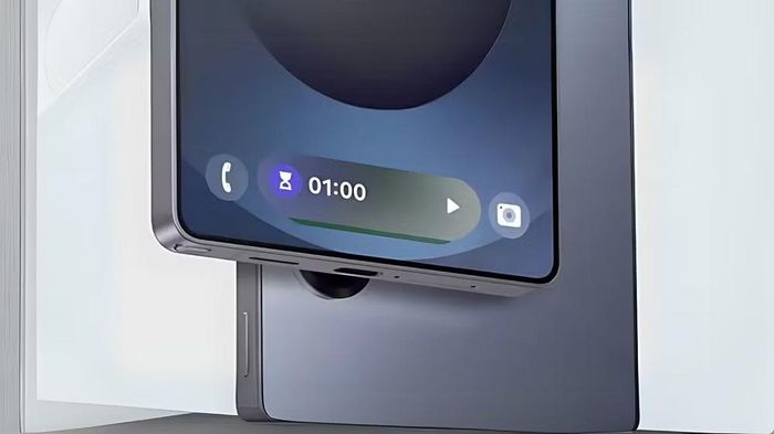 Ban đầu, nhiều người cho rằng Now bar chỉ là phiên bản bắt chước Dynamic Island của Apple, nhưng thực tế tính năng này lại linh hoạt hơn nhờ khả năng hiển thị thông minh và vị trí thuận tiện ở cạnh dưới màn hình giúp thao tác nhanh hơn đáng kể trong quá trình sử dụng hàng ngày.