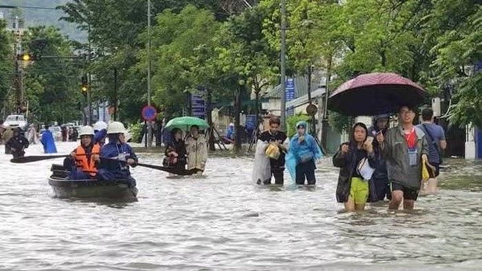 Mùa lụt ở Huế. Nguồn: Báo Lao Động, 2023
