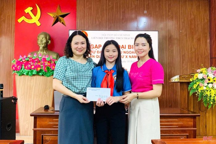 Cô Thương luôn đồng hành cùng các em học sinh trong mọi hoạt động của trường, lớp.