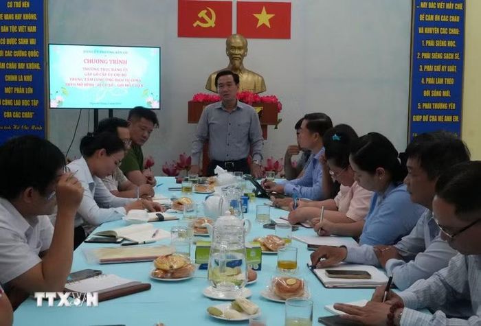 Phường Bàn Cờ (TP Hồ Chí Minh) triển khai mô hình "Đi cơ sở - gợi mở ý dân" nhằm nâng cao hiệu quả phục vụ người dân. (Ảnh: Hữu Duyên/TTXVN)