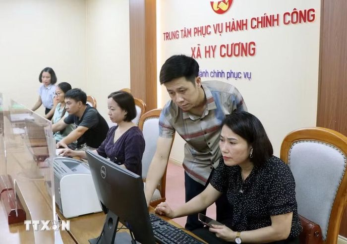 Trung tâm hành chính công xã Hy Cương vận hành thông suốt, đảm bảo phục vụ tốt nhất nhu cầu của nhân dân. (Ảnh: Tạ Toàn/TTXVN)