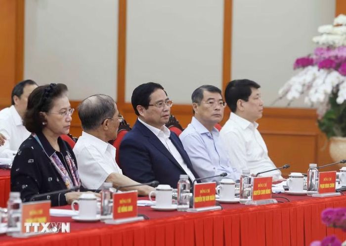 Các đồng chí lãnh đạo, nguyên lãnh đạo Đảng, Nhà nước tham dự. (Ảnh: Thống Nhất/TTXVN)