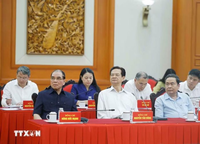 Các đồng chí lãnh đạo, nguyên lãnh đạo Đảng, Nhà nước tham dự. (Ảnh: Thống Nhất/TTXVN)