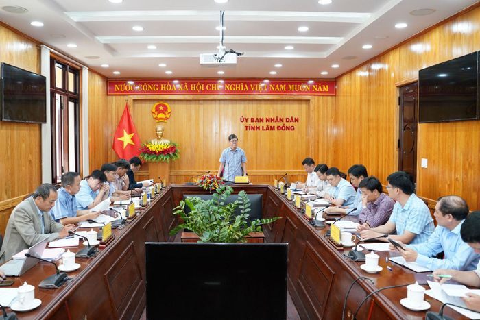 Quang cảnh buổi làm việc