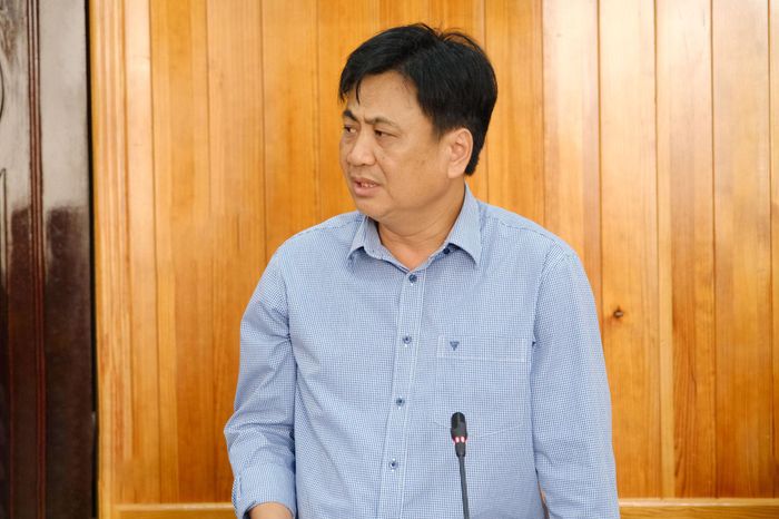 Đại diện lãnh đạo Phường 2 Bảo Lộc báo cáo tiến độ thực hiện các phần việc trên địa bàn