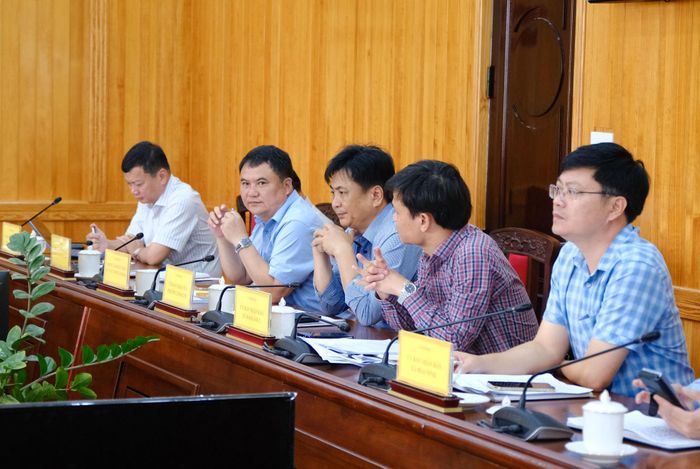 Đại diện lãnh đạo các sở, ngành, địa phương tham dự buổi làm việc