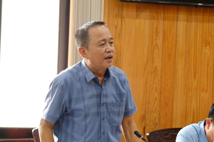 Đại diện lãnh đạo xã Đạ Tẻh 2 báo cáo tiến độ thực hiện các phần việc trên địa bàn