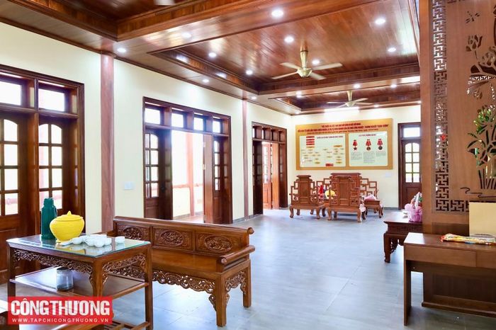 Những văn bản hiện vật quý về quá trình hình thành và phát triển của ngành Công Thươngđược thể hiện tại không gian trưng bày truyền thống tại tầng 02 nhà sàn