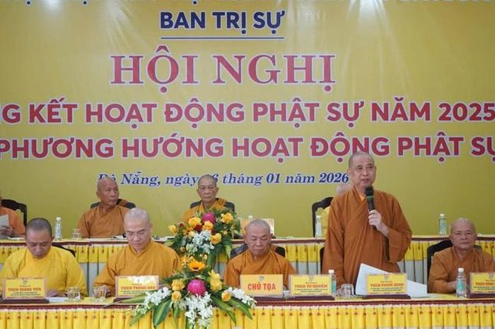 Hòa thượng Thích Phước Minh phát biểu tại Hội nghị tổng kết Phật sự năm 2026 của Ban Trị sự Phật giáo TP.Đà Nẵng - Ảnh: Nguyên Hà