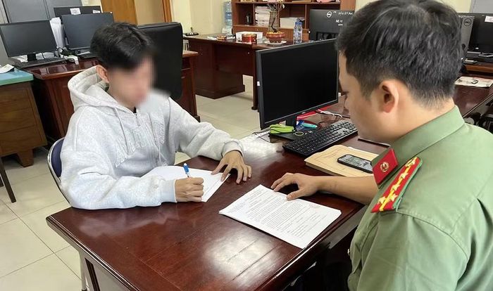 Cơ quan Công an xử phạt đối tượng phát tán trái phép bộ phim "Thỏ ơi" trên mạng xã hội. 