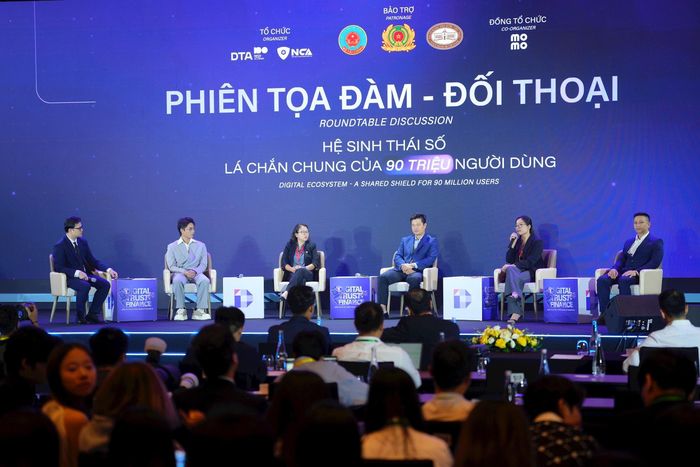 Chia sẻ về xây dựng niềm tin tài chính số. Ảnh: T.U