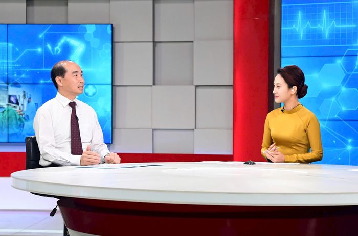 TS. BS Nguyễn Đình Hưng, Phó Giám đốc Sở Y tế Hà Nội trao đổi tại Chương trình. Ảnh: Viết Thành