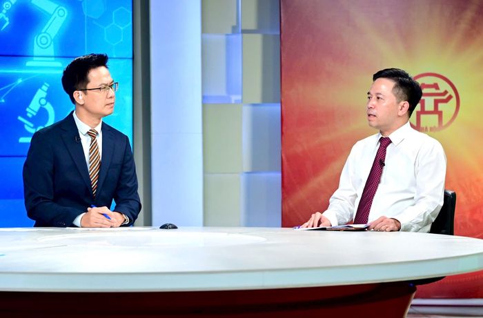 PGS. TS Đỗ Đình Tùng, Giám đốc Bệnh viện Đa khoa Đức Giang trao đổi tại Chương trình. Ảnh: Viết Thành