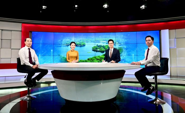 Các khách mời tham dự Chương trình. Ảnh: Viết Thành